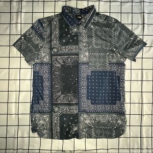 Size XL: The North Face Baytrail Bandana Pattern Short Sleeve Button Up